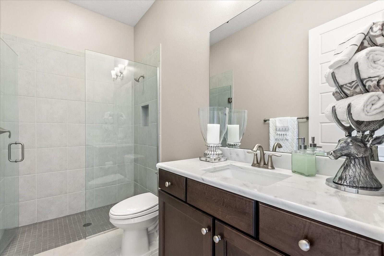 HEATHROW COUNTRY ESTATES - Residential