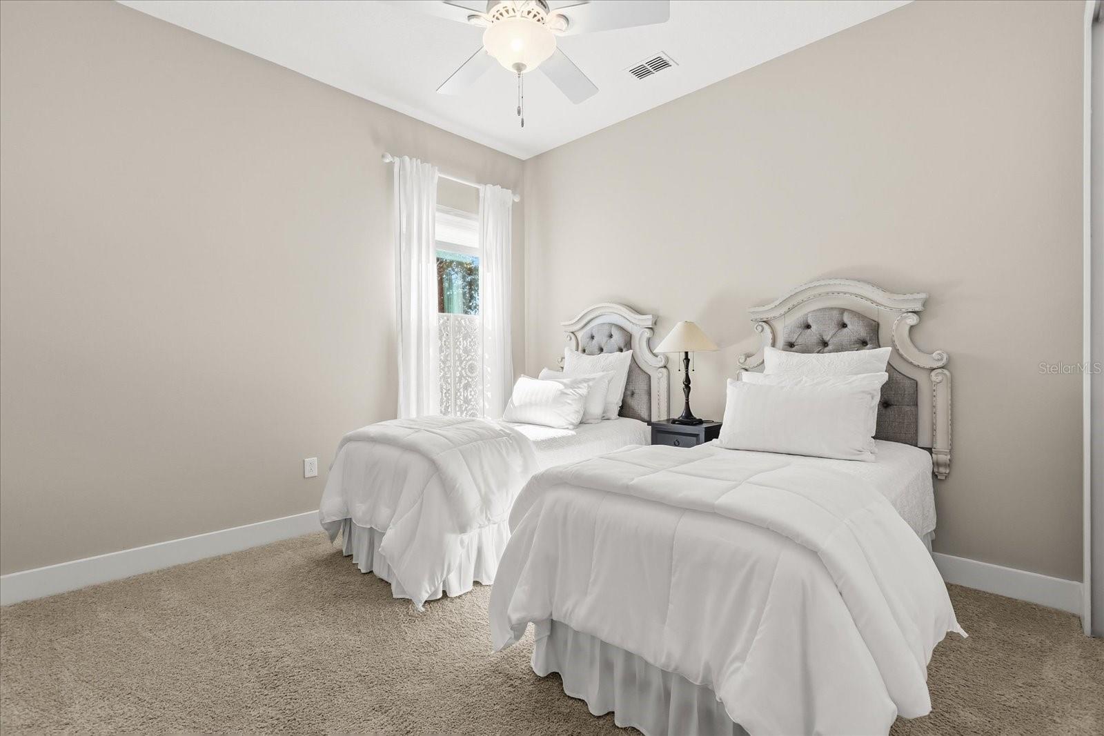 HEATHROW COUNTRY ESTATES - Residential