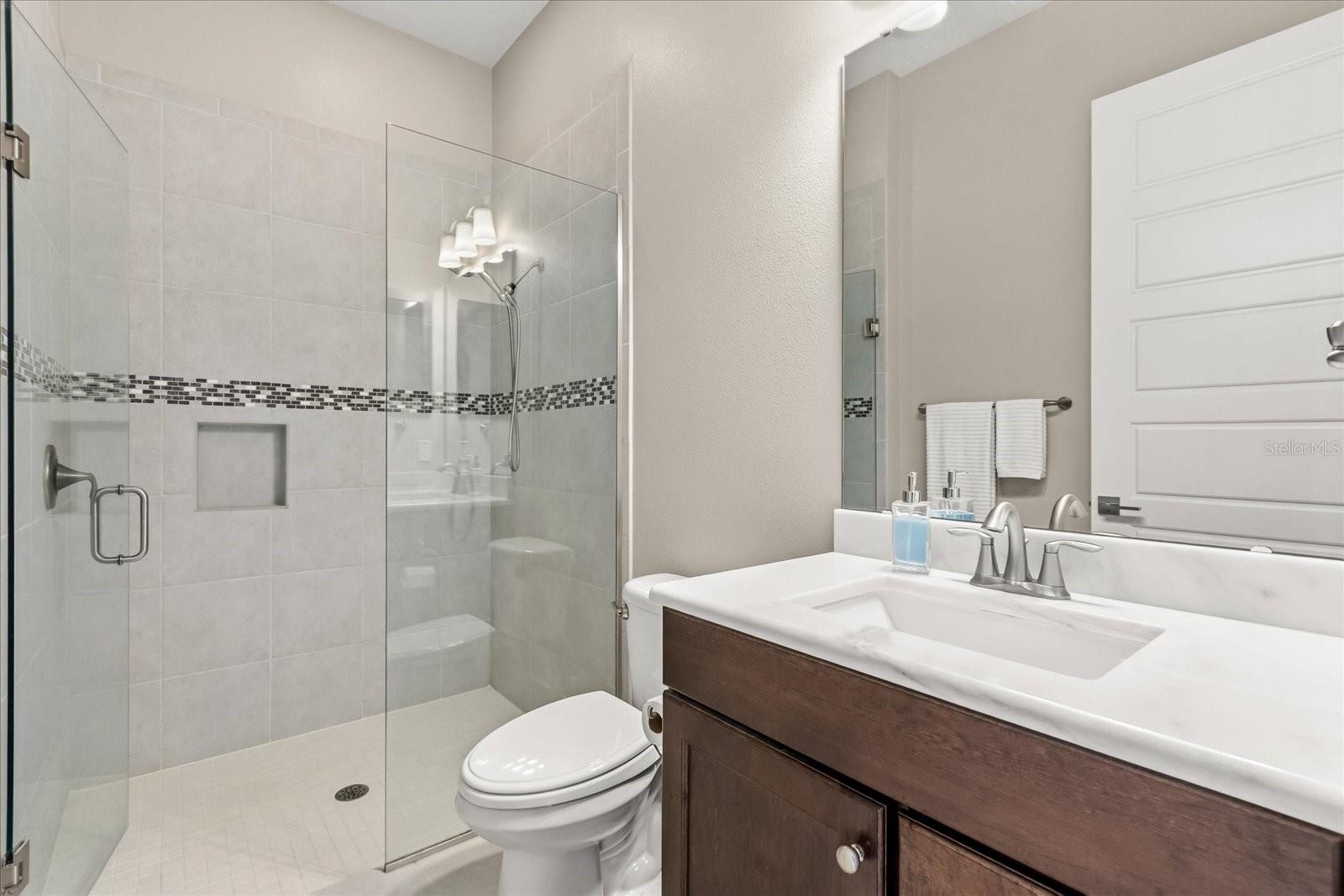 HEATHROW COUNTRY ESTATES - Residential