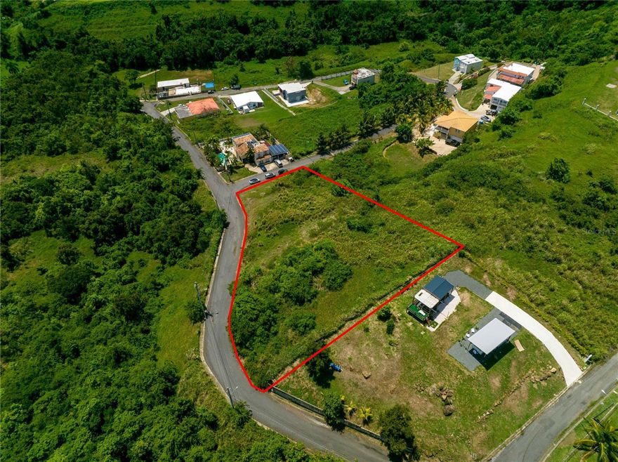 This 1,223.77 square meter lot is located in the Lindo Mar II sector of the Mameyes neighborhood in Río Grande, Puerto Rico. Lot #24 offers a promising opportunity for residential, commercial, or recreational development. Its generous size and convenient location make it an attractive option for those seeking a valuable investment in a desirable area.