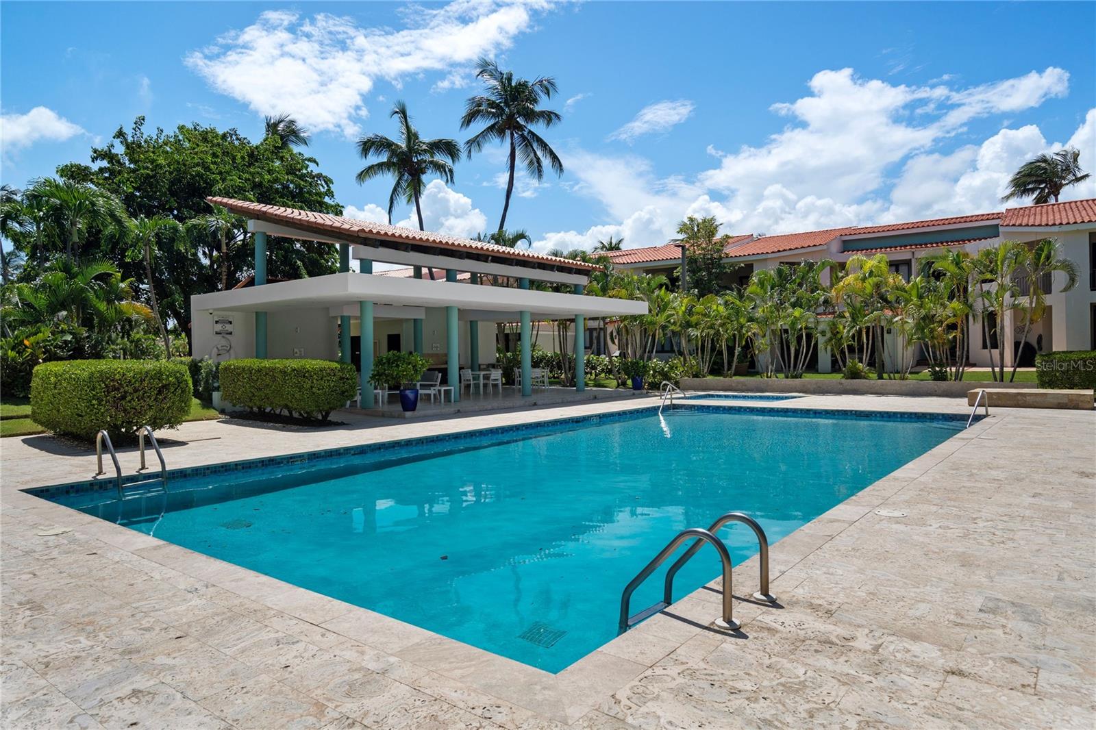 185 CANDELERO DRIVE 653