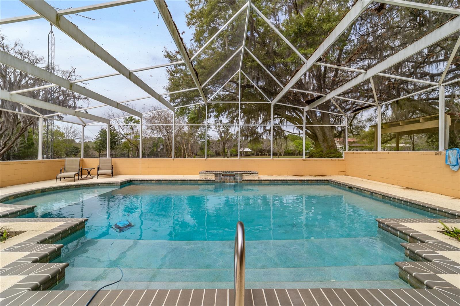 MERI OAKS WEST - Residential