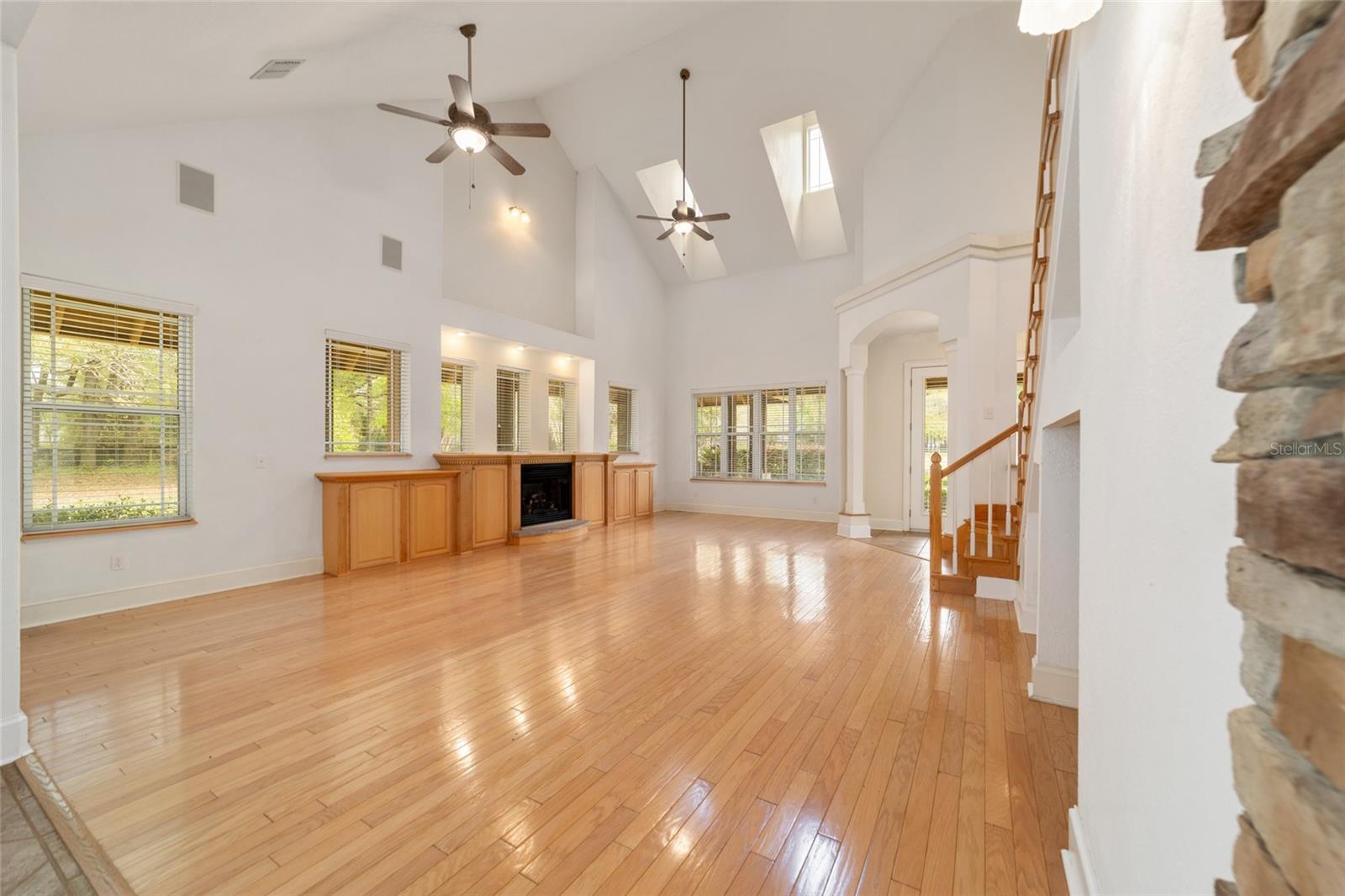 MERI OAKS WEST - Residential