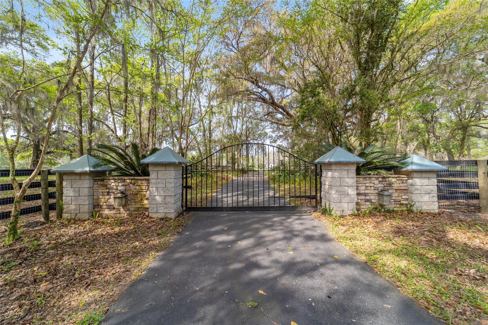 MERI OAKS WEST - Residential