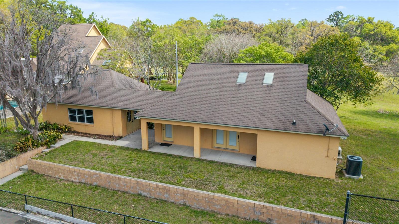 MERI OAKS WEST - Residential