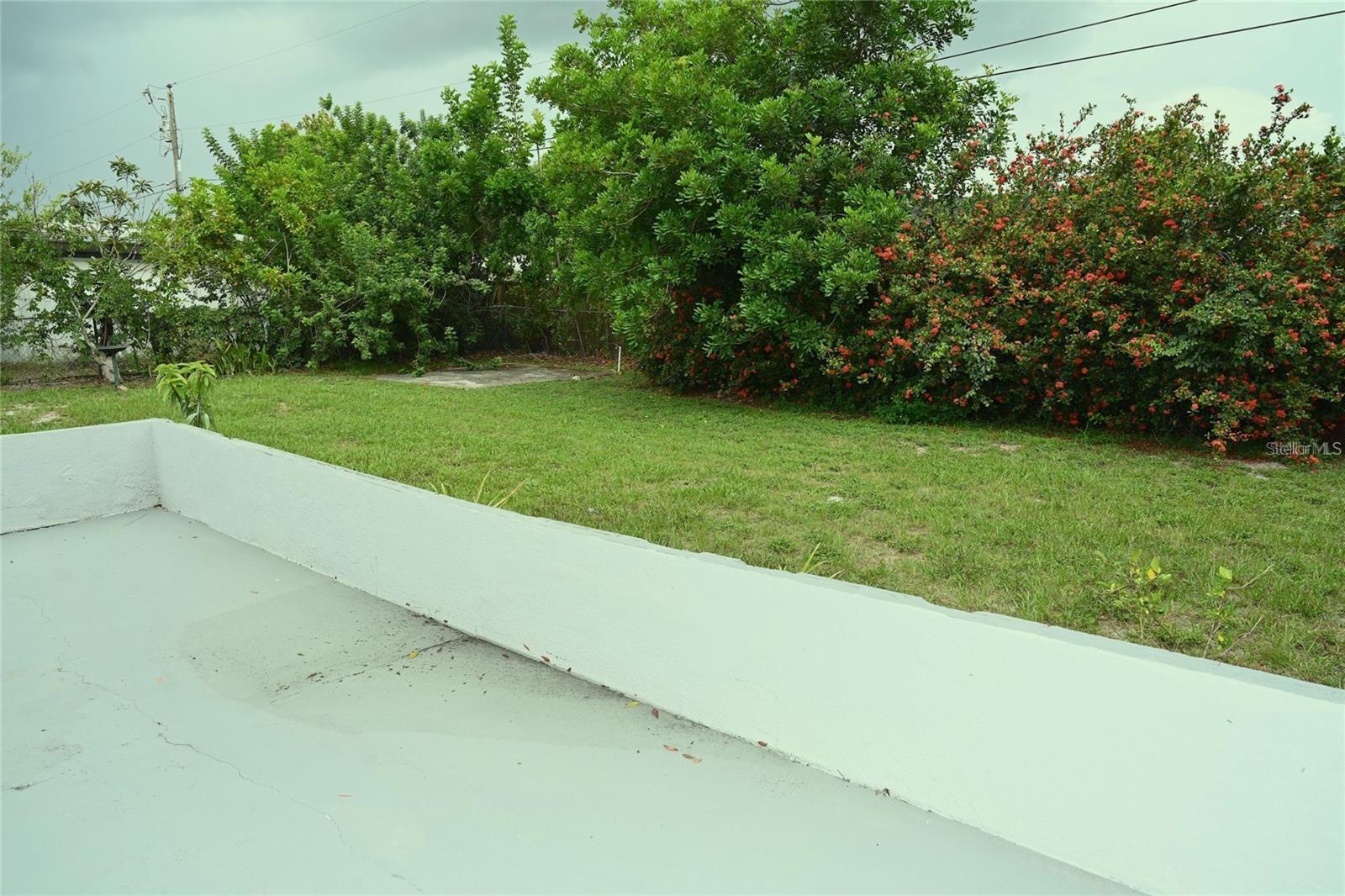 GOLF CLUB GARDENS - Residential Lease