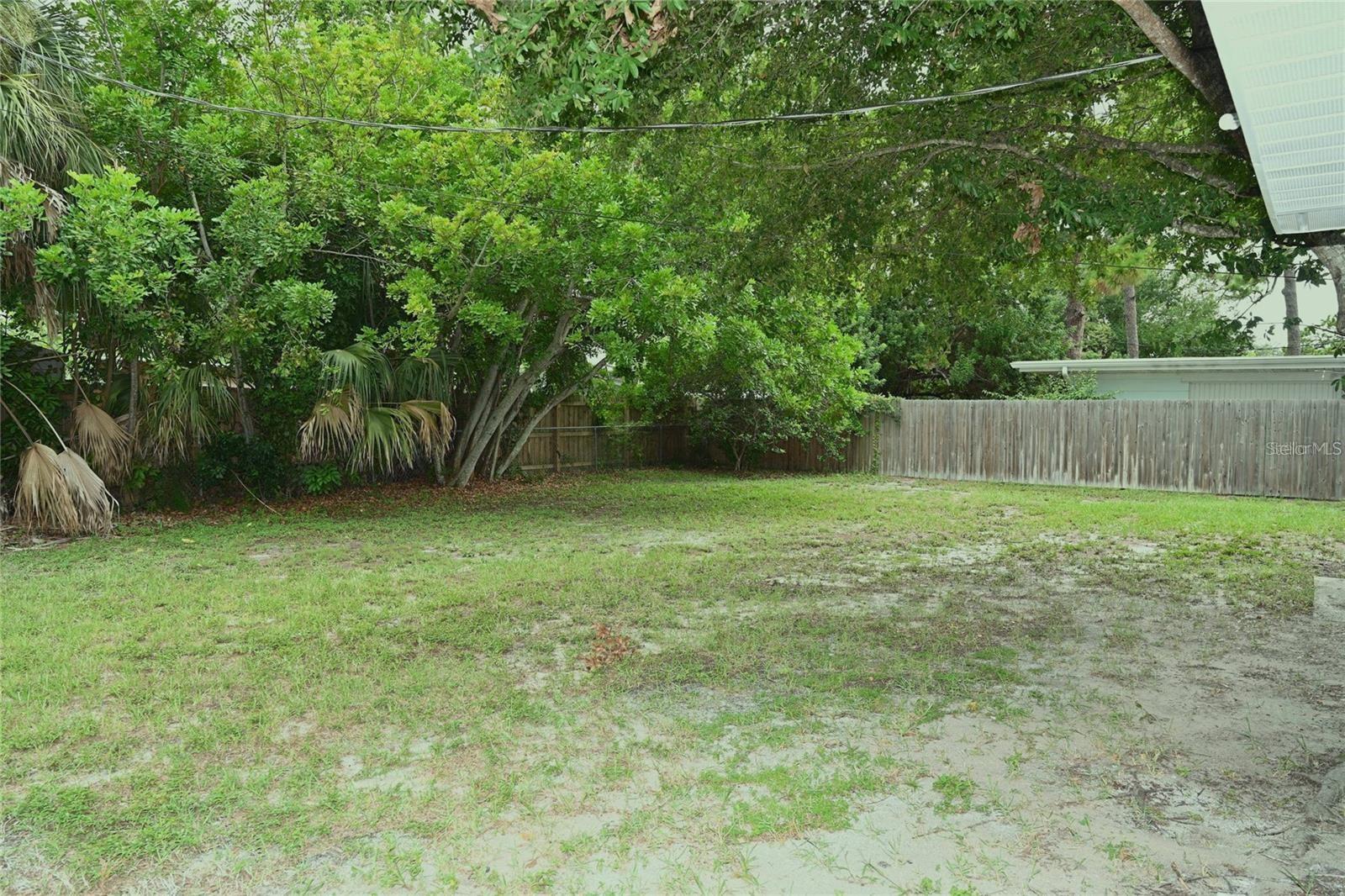 GOLF CLUB GARDENS - Residential Lease