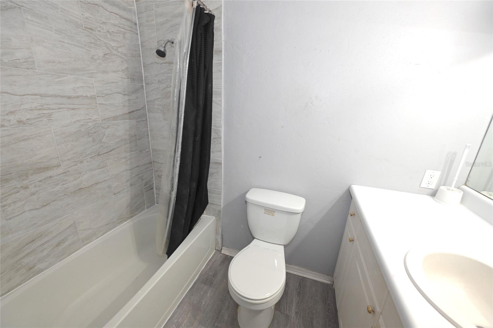 GOLF CLUB GARDENS - Residential Lease