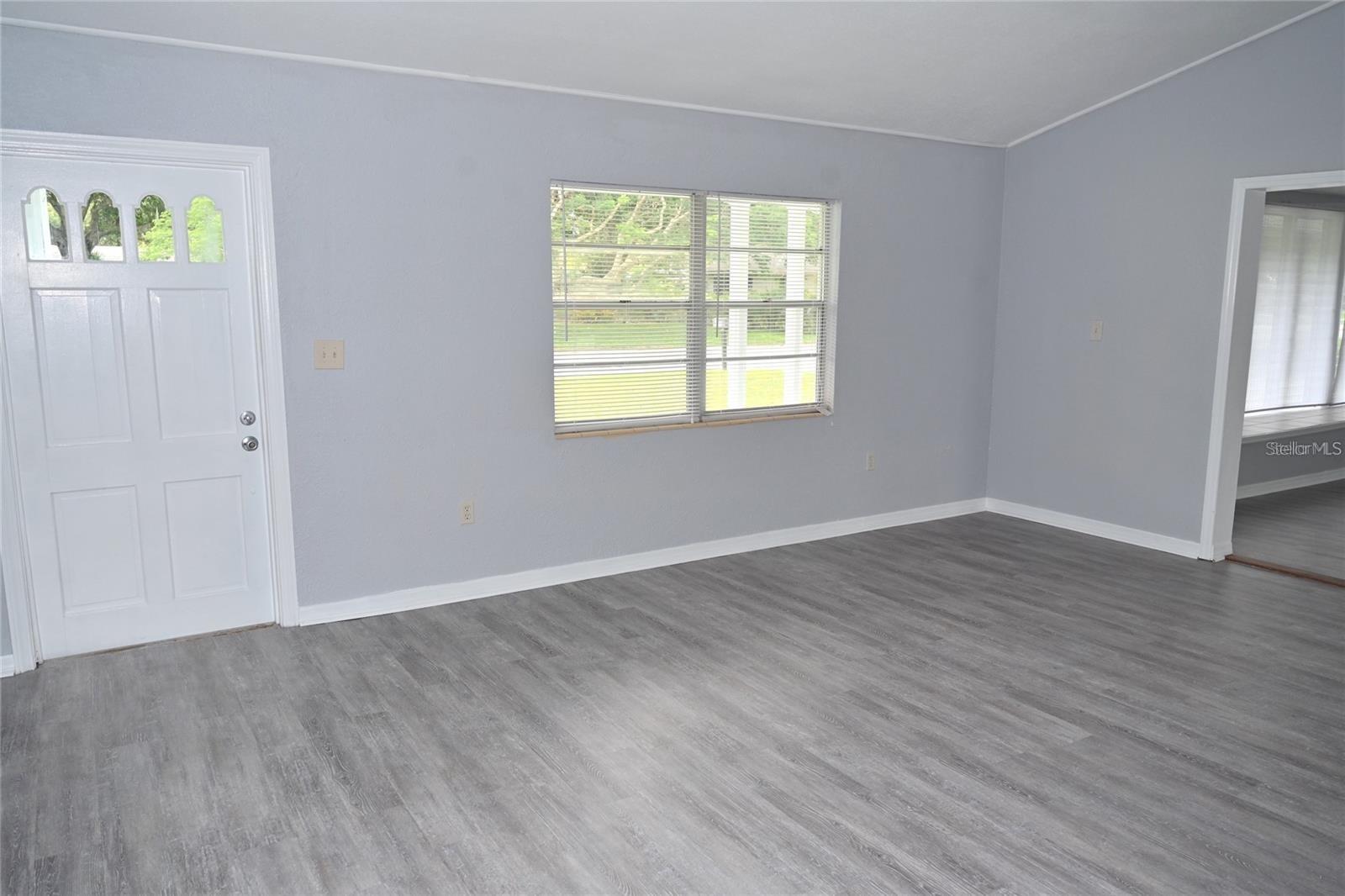 GOLF CLUB GARDENS - Residential Lease