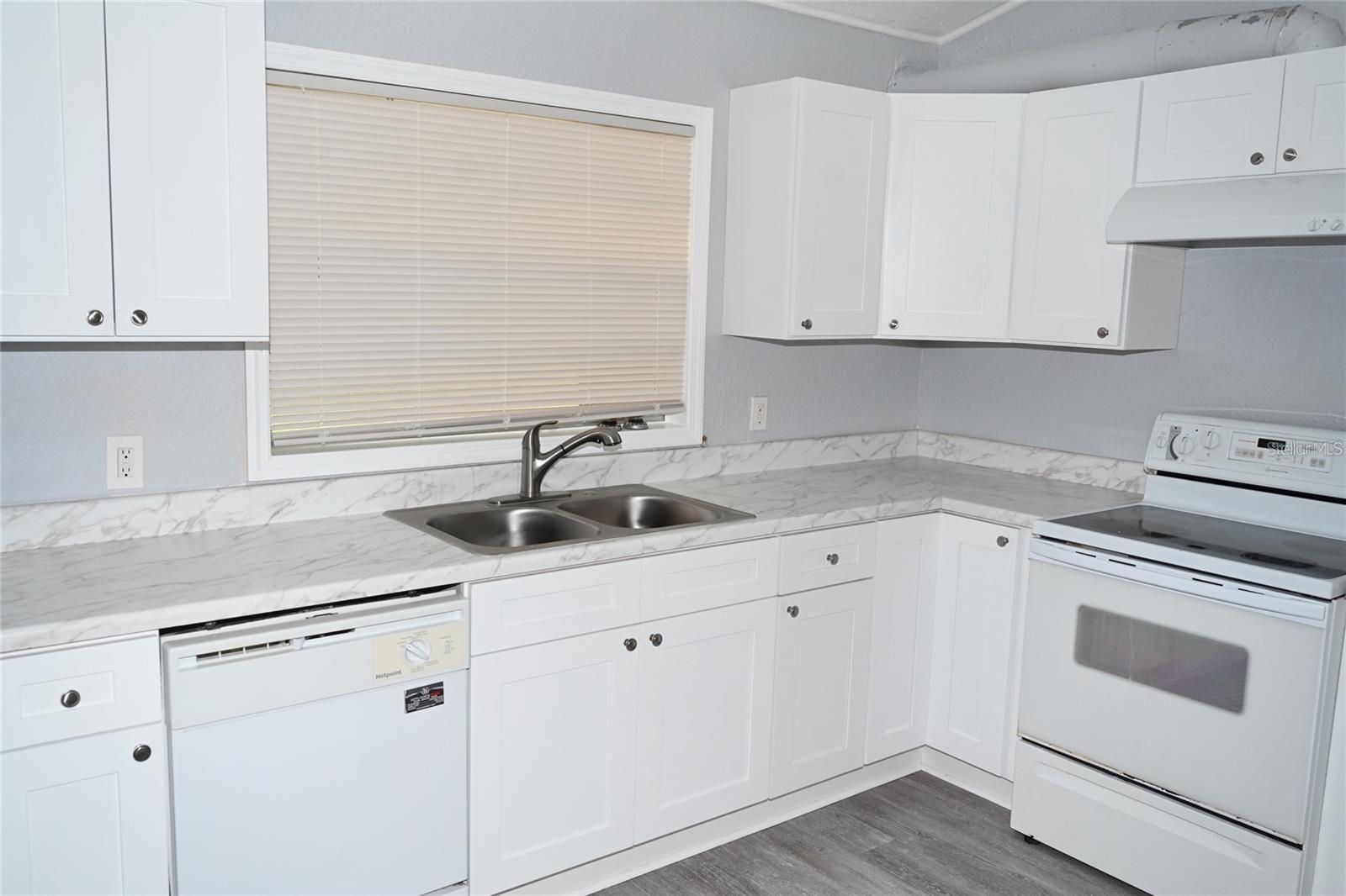 GOLF CLUB GARDENS - Residential Lease