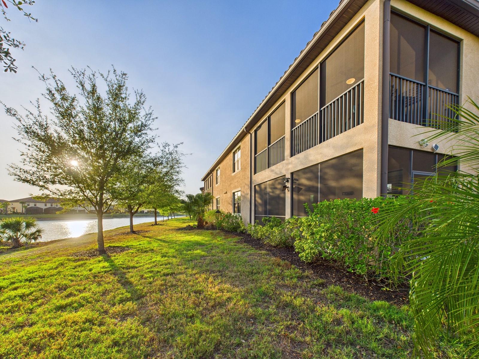 COACH HOMES 3/GRAN PARADISO BL - Residential