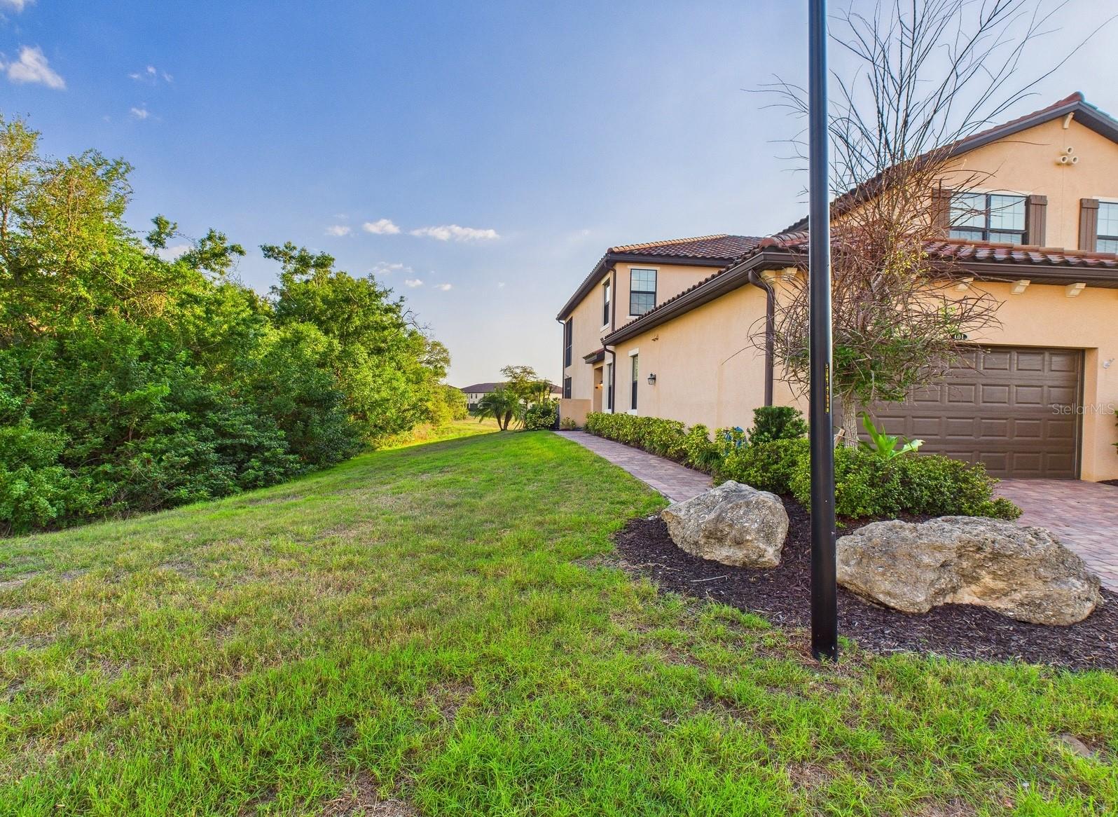 COACH HOMES 3/GRAN PARADISO BL - Residential