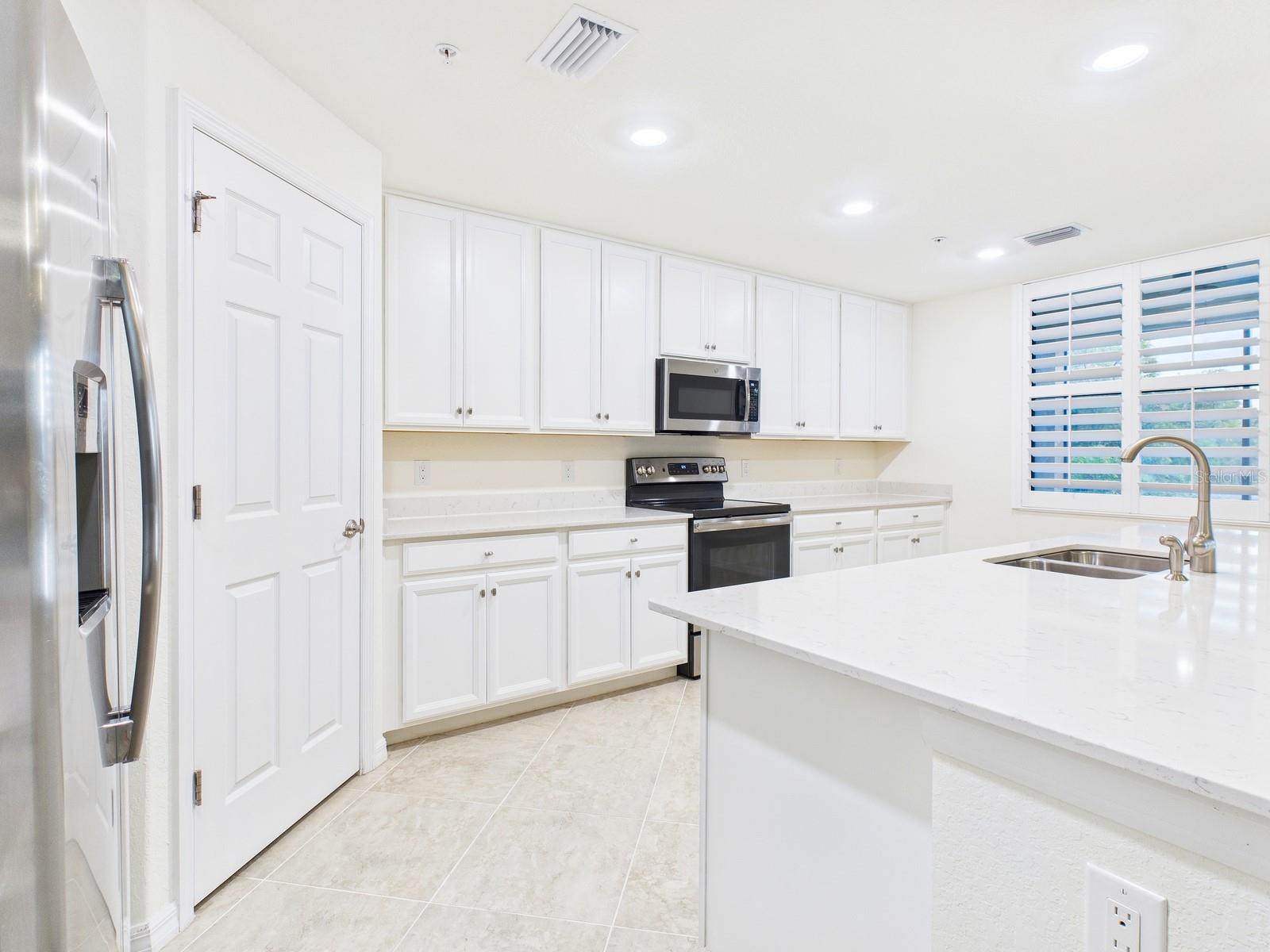 COACH HOMES 3/GRAN PARADISO BL - Residential