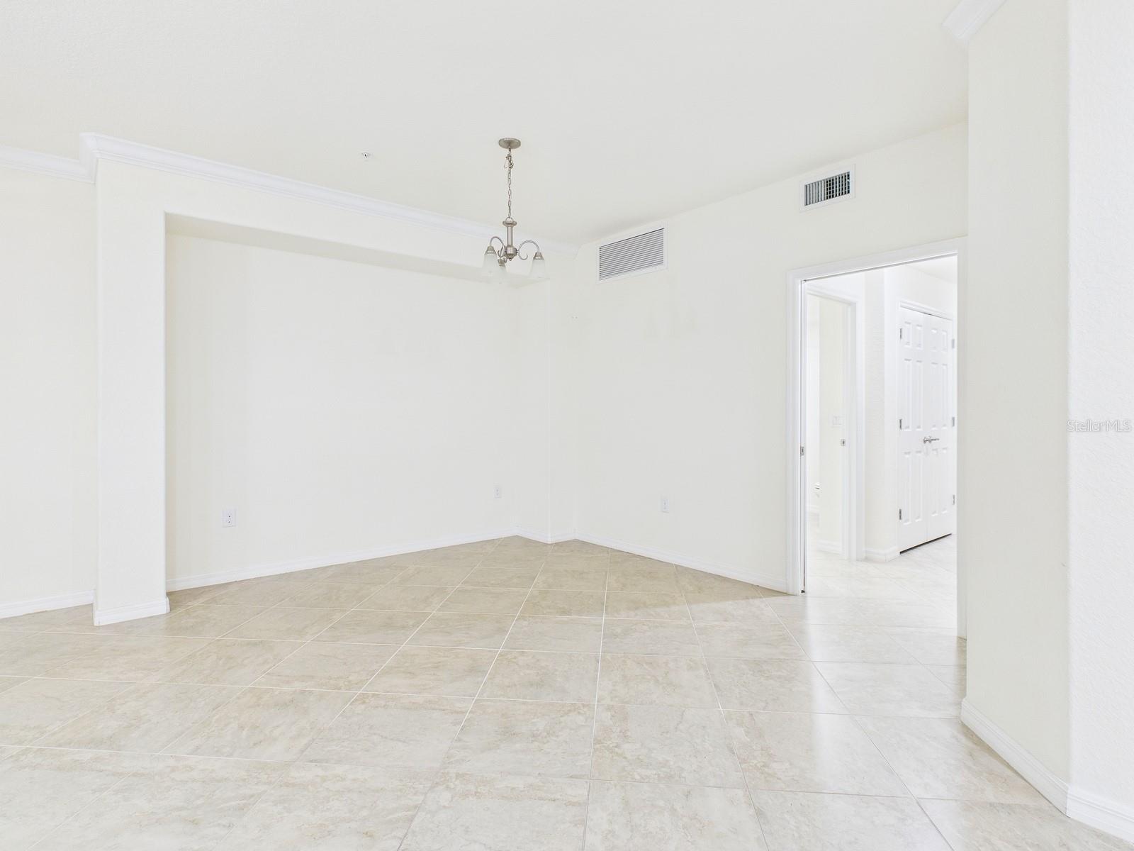 COACH HOMES 3/GRAN PARADISO BL - Residential