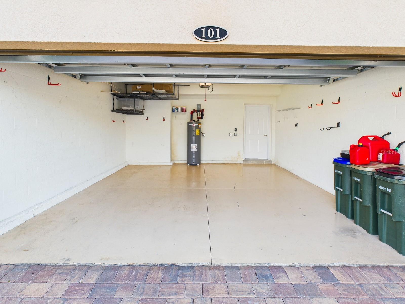 COACH HOMES 3/GRAN PARADISO BL - Residential