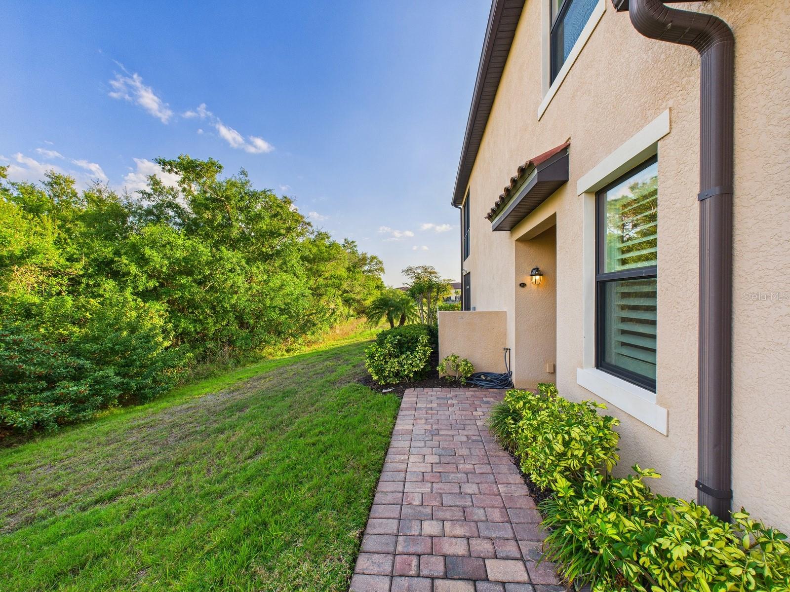 COACH HOMES 3/GRAN PARADISO BL - Residential