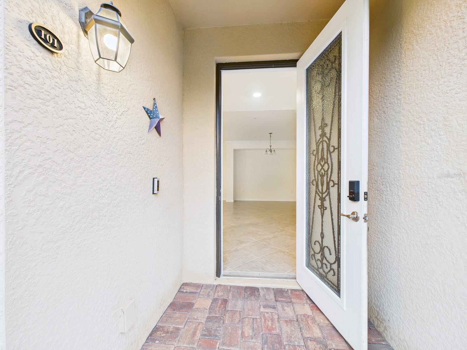 COACH HOMES 3/GRAN PARADISO BL - Residential