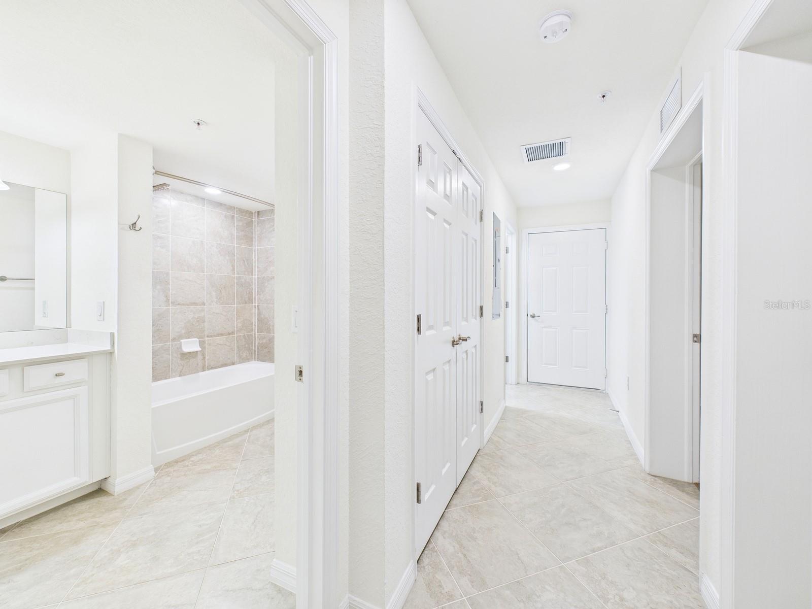 COACH HOMES 3/GRAN PARADISO BL - Residential