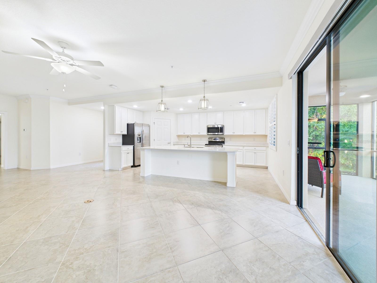 COACH HOMES 3/GRAN PARADISO BL - Residential