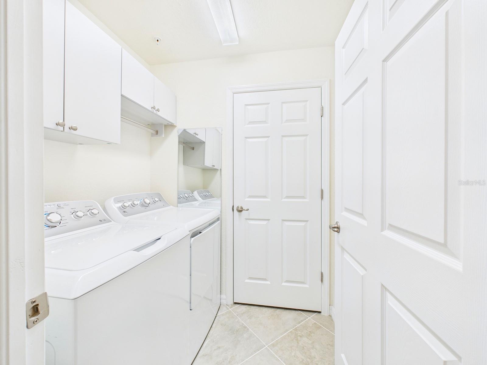 COACH HOMES 3/GRAN PARADISO BL - Residential