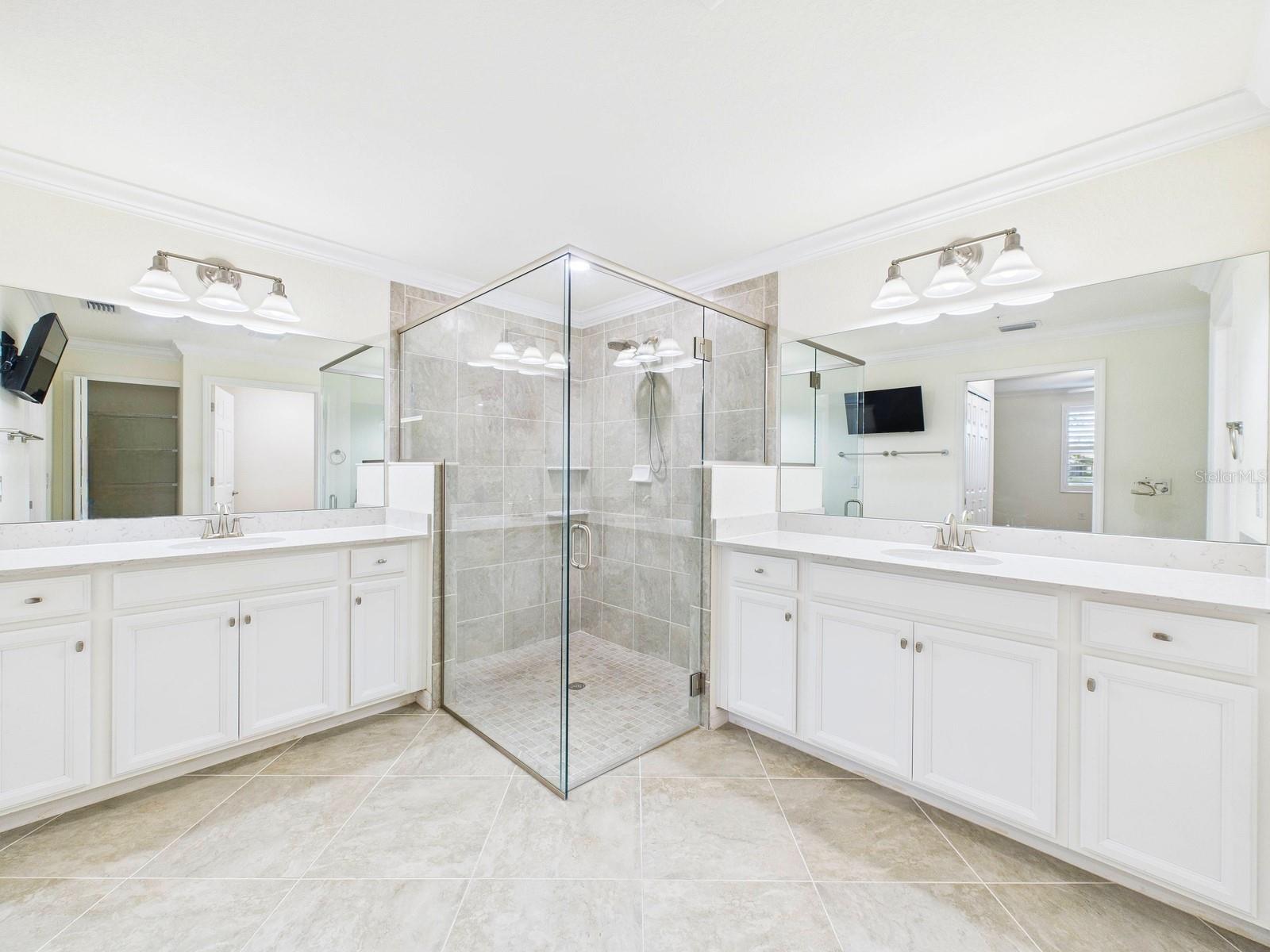 COACH HOMES 3/GRAN PARADISO BL - Residential