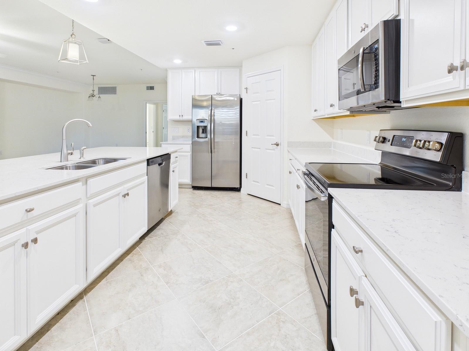 COACH HOMES 3/GRAN PARADISO BL - Residential