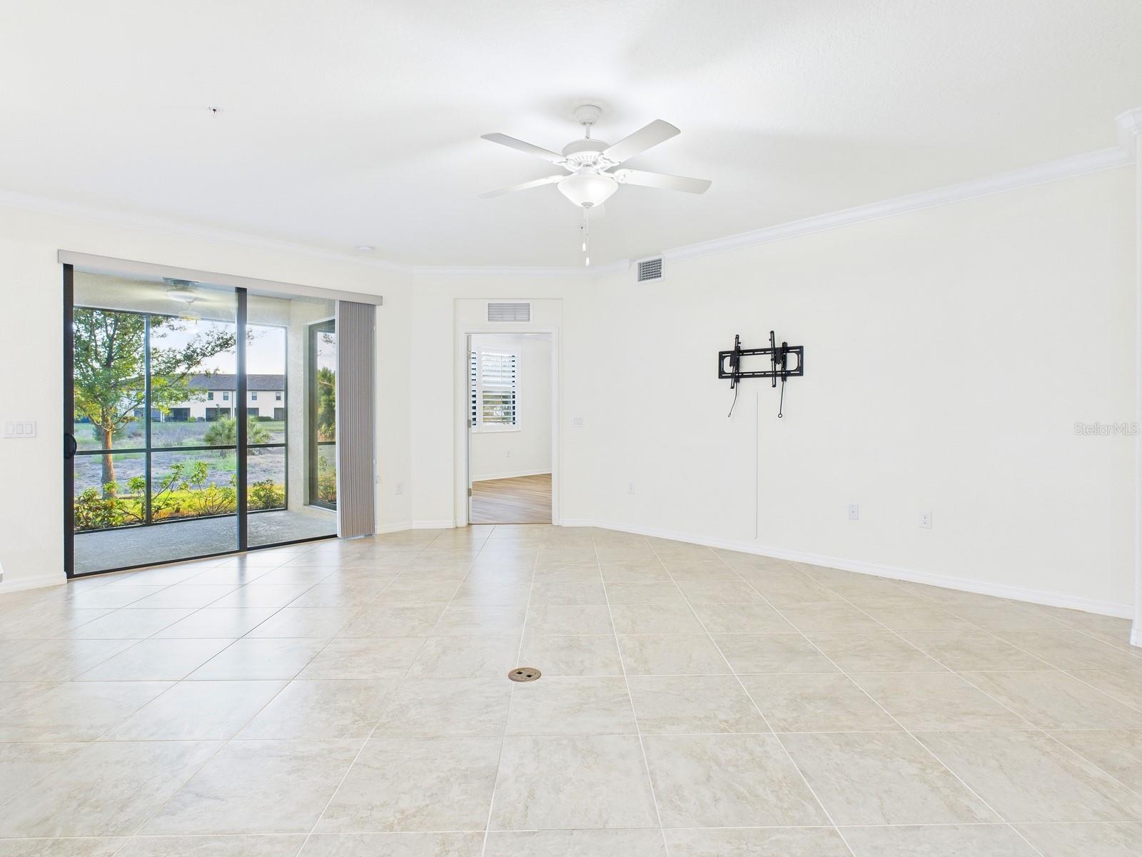 COACH HOMES 3/GRAN PARADISO BL - Residential