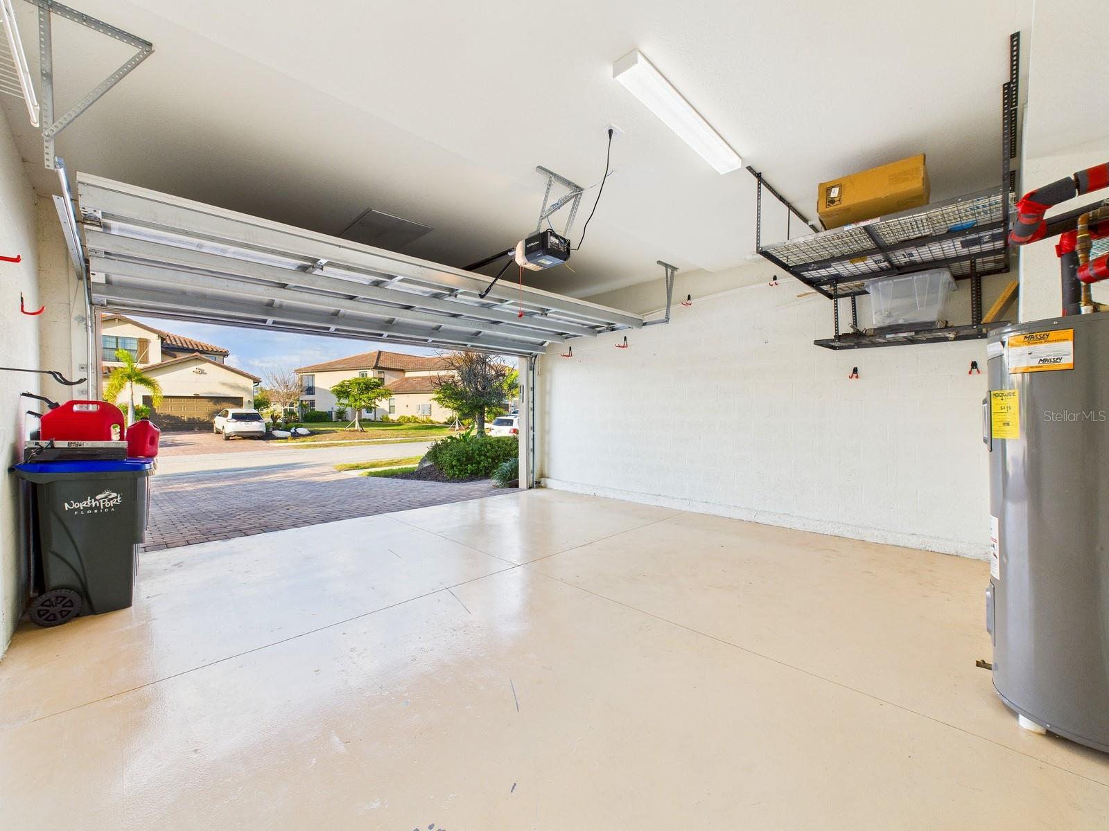 COACH HOMES 3/GRAN PARADISO BL - Residential