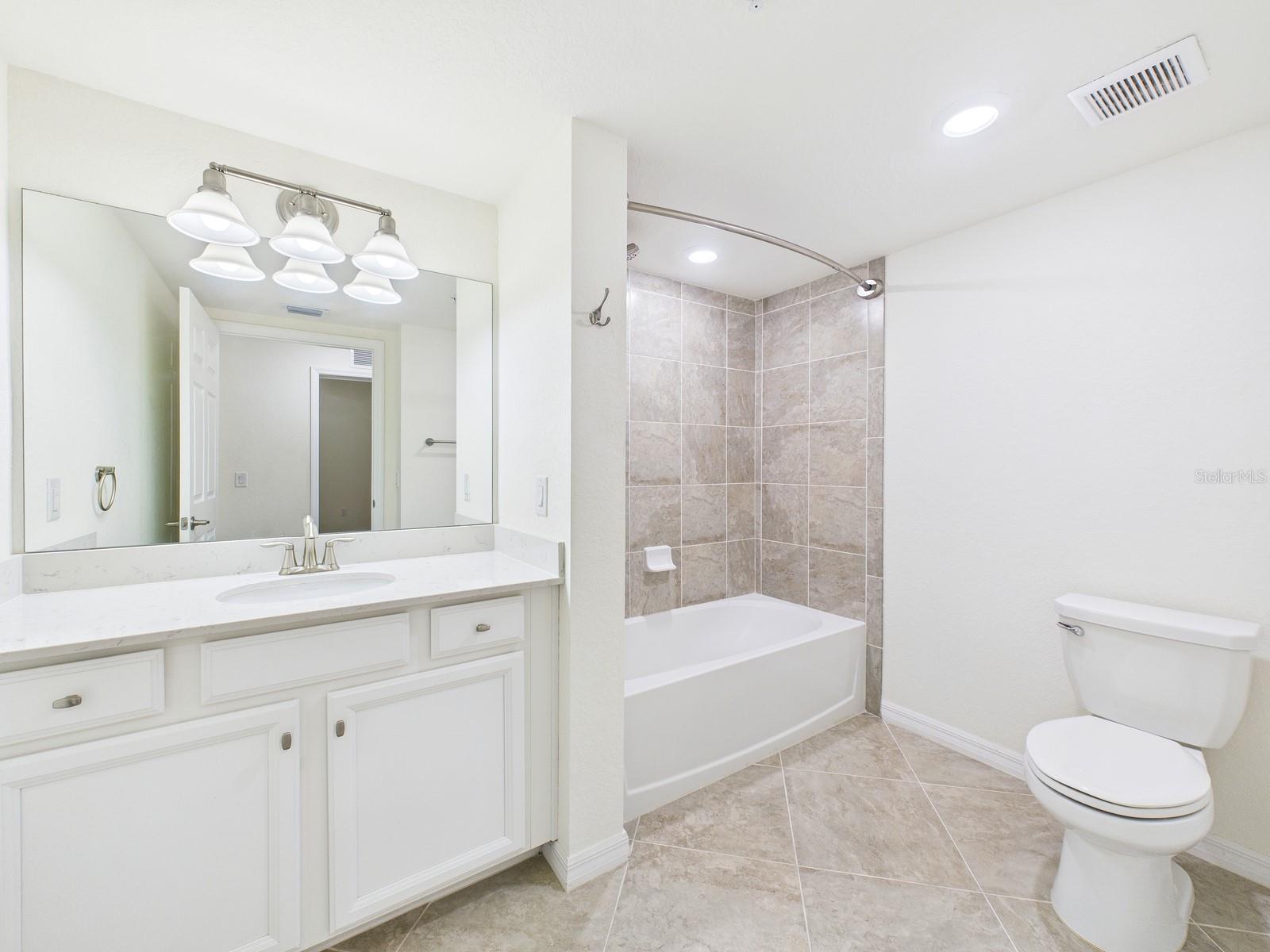 COACH HOMES 3/GRAN PARADISO BL - Residential