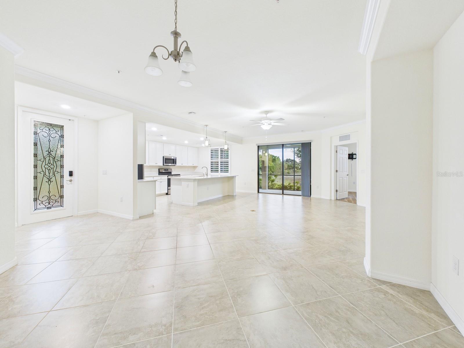 COACH HOMES 3/GRAN PARADISO BL - Residential