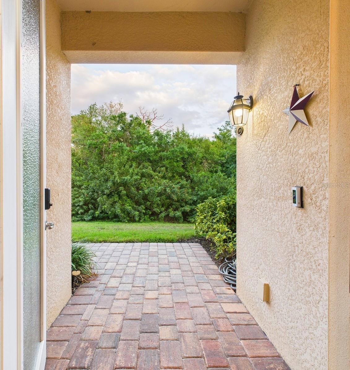 COACH HOMES 3/GRAN PARADISO BL - Residential