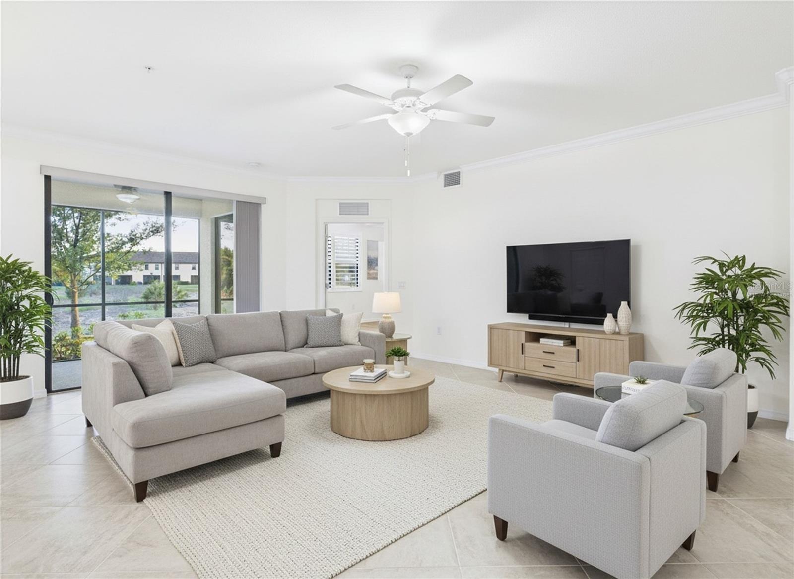 COACH HOMES 3/GRAN PARADISO BL - Residential