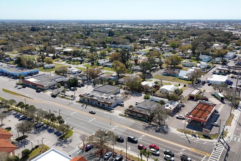 Photo of 712 E Venice Avenue, Venice, FL 34285 (MLS # N6131233)