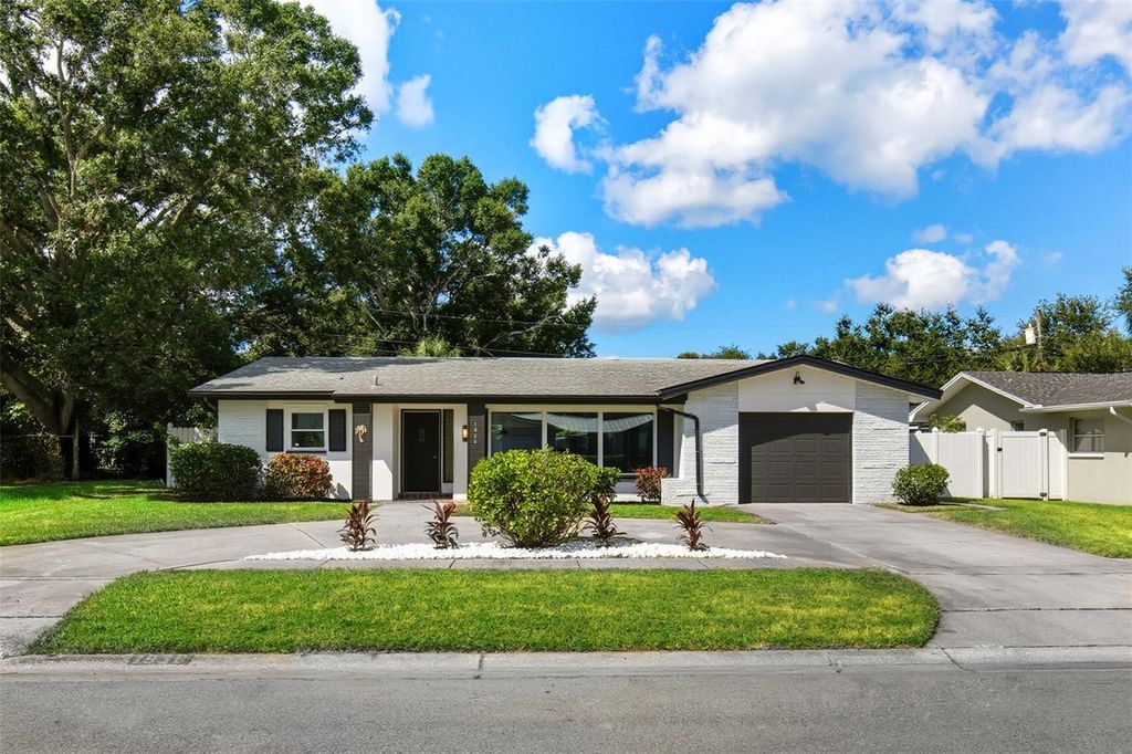 Photo of 1938 Flora Road, Clearwater, FL 33755 (MLS # L4956514)