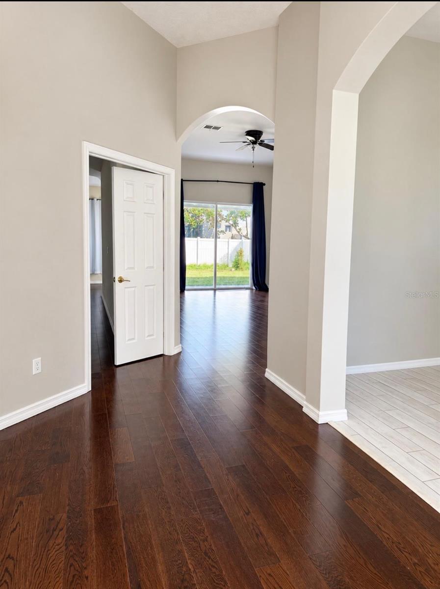 3541 PAWLEYS LOOP S