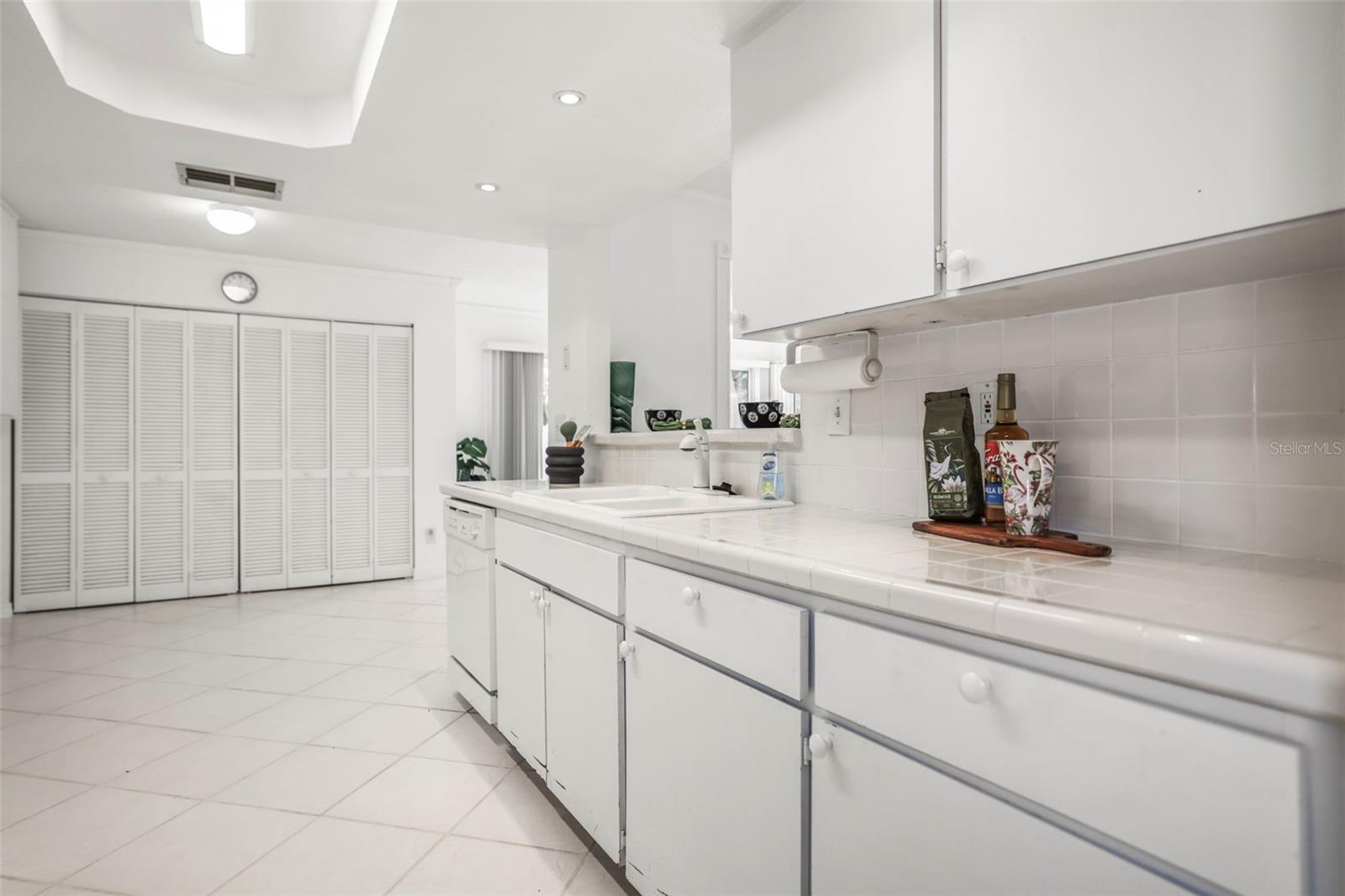 ANCHORAGE OF TARPON LAKE UNIT THREE THE - Residential