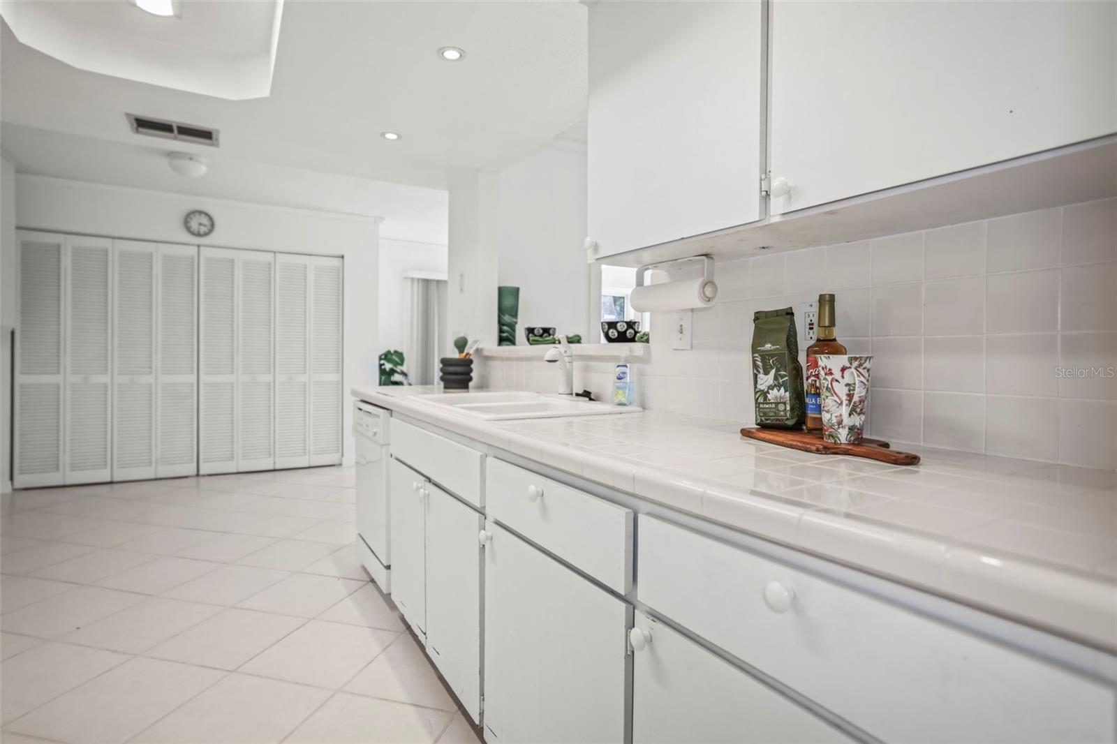 ANCHORAGE OF TARPON LAKE UNIT THREE THE - Residential