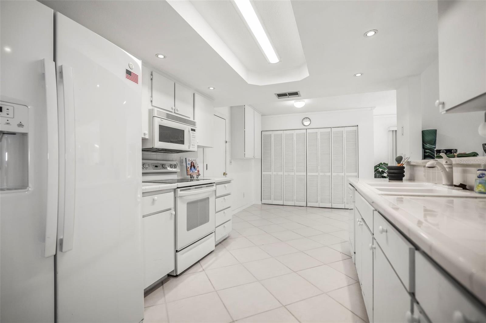 ANCHORAGE OF TARPON LAKE UNIT THREE THE - Residential