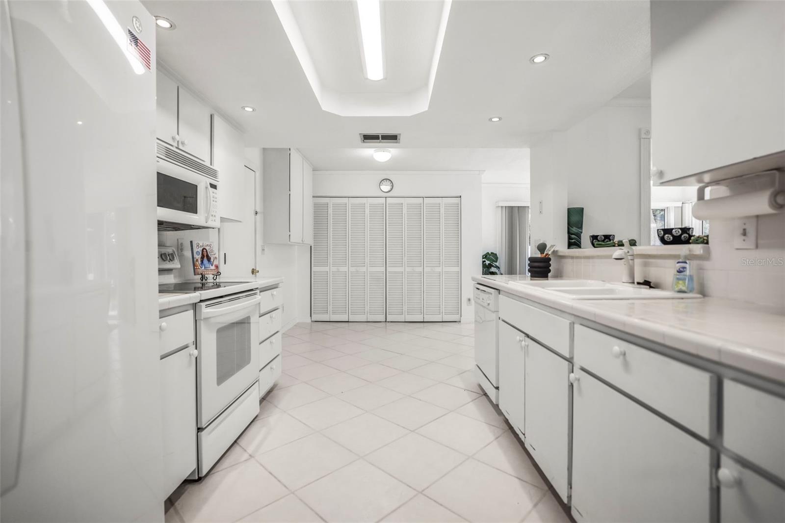 ANCHORAGE OF TARPON LAKE UNIT THREE THE - Residential