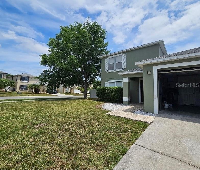 Beautiful Hunter Creek studio with utilities included, close to shopping centers.