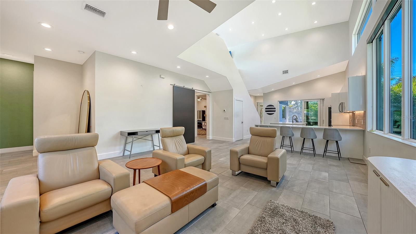 LA LINDA TERRACE - Residential