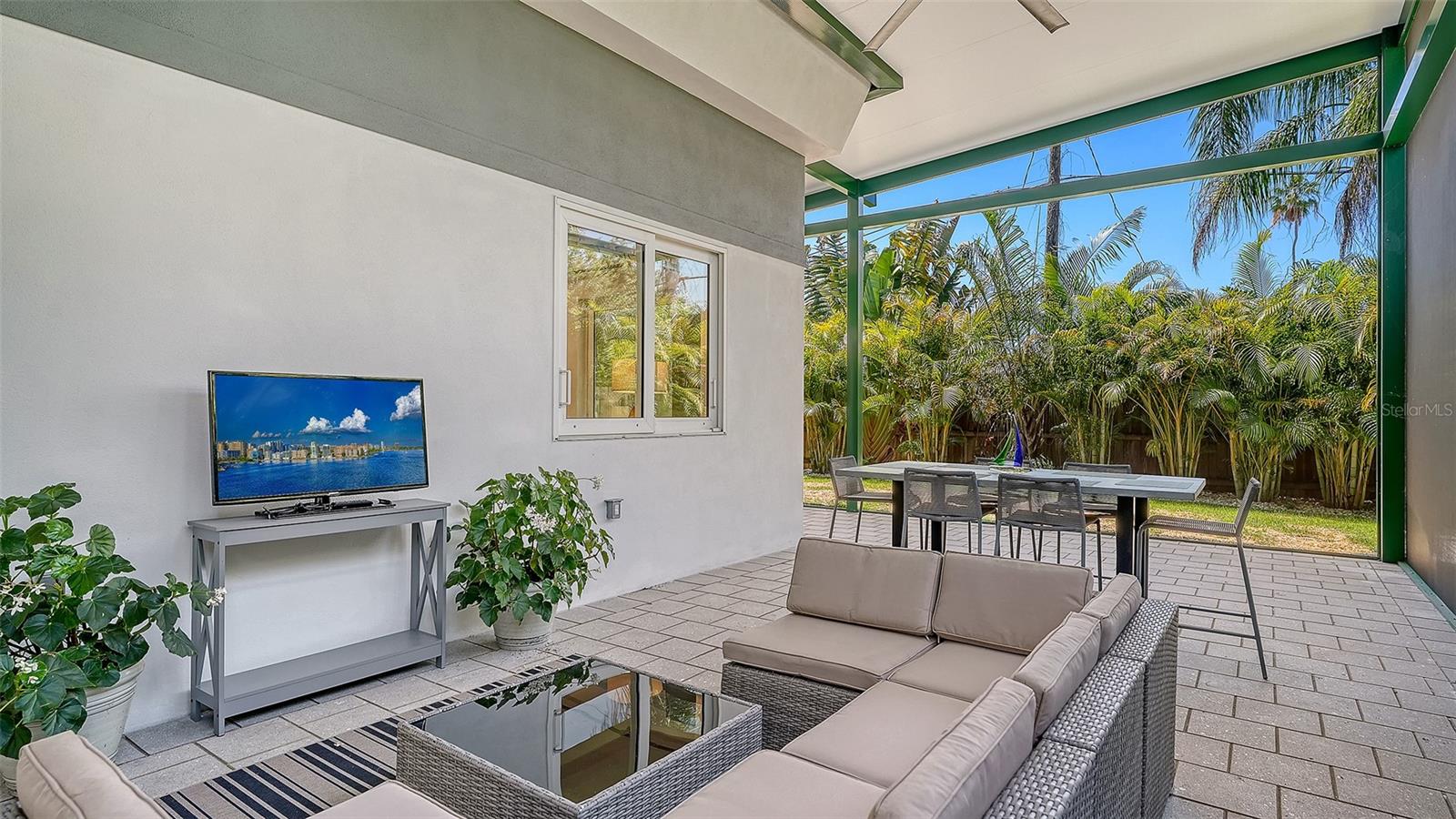 LA LINDA TERRACE - Residential