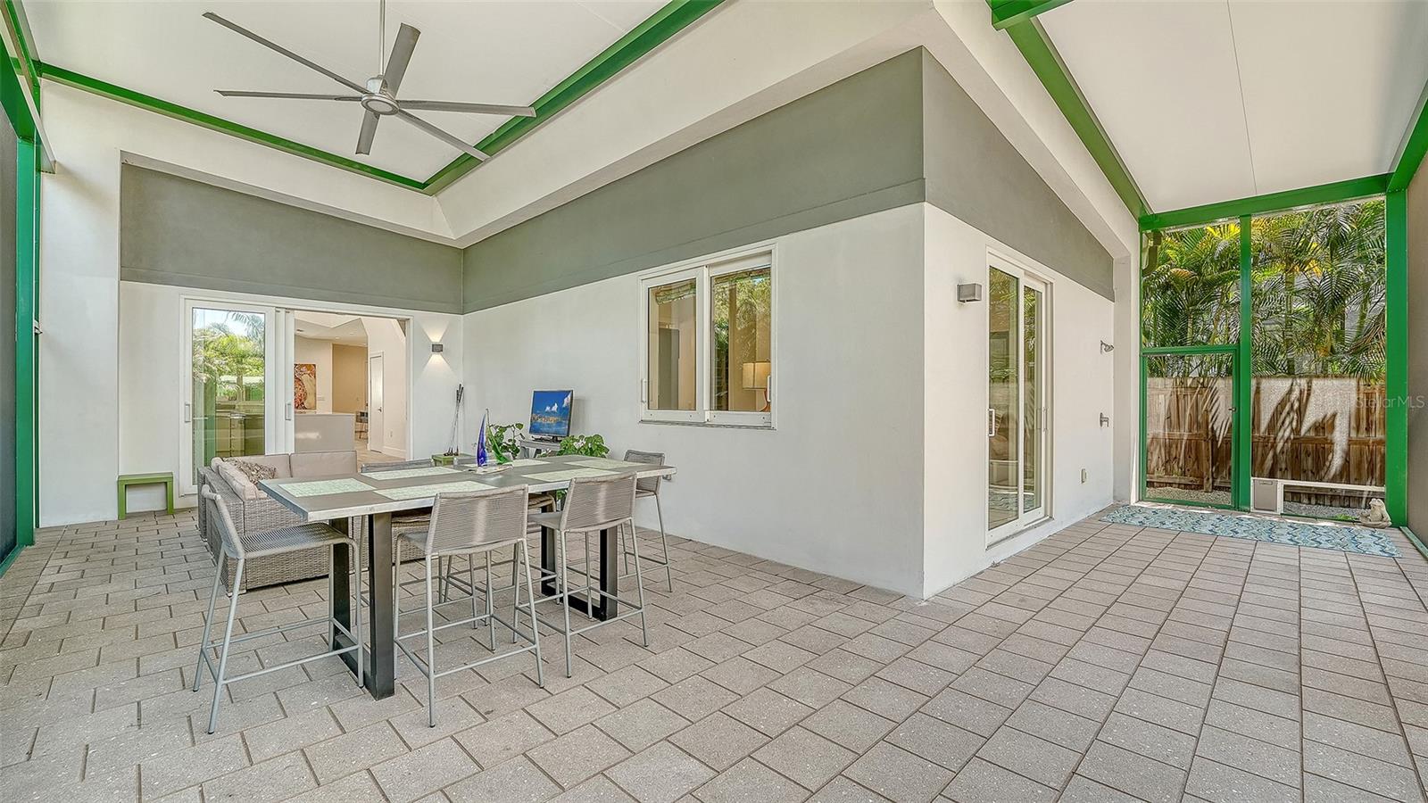 LA LINDA TERRACE - Residential