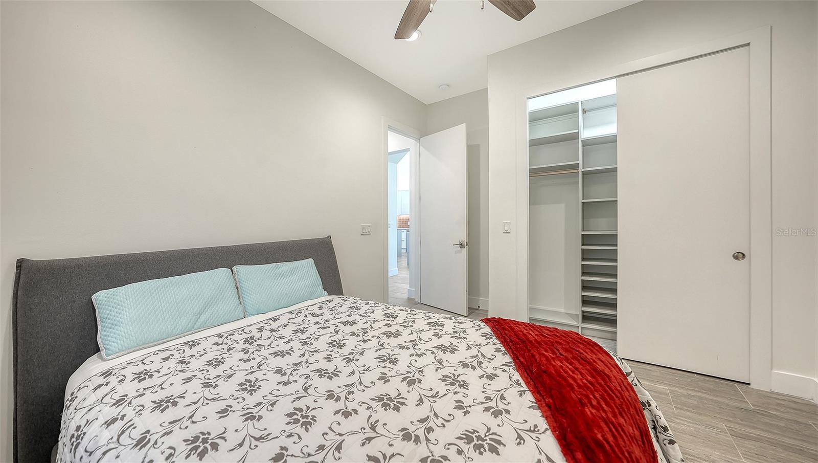 LA LINDA TERRACE - Residential