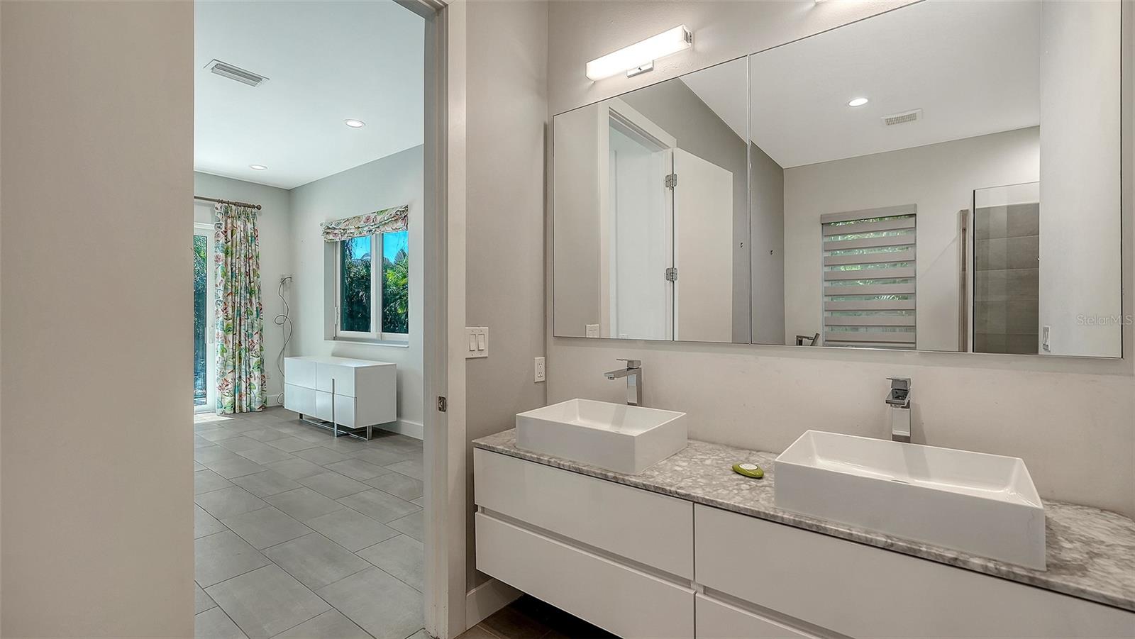 LA LINDA TERRACE - Residential