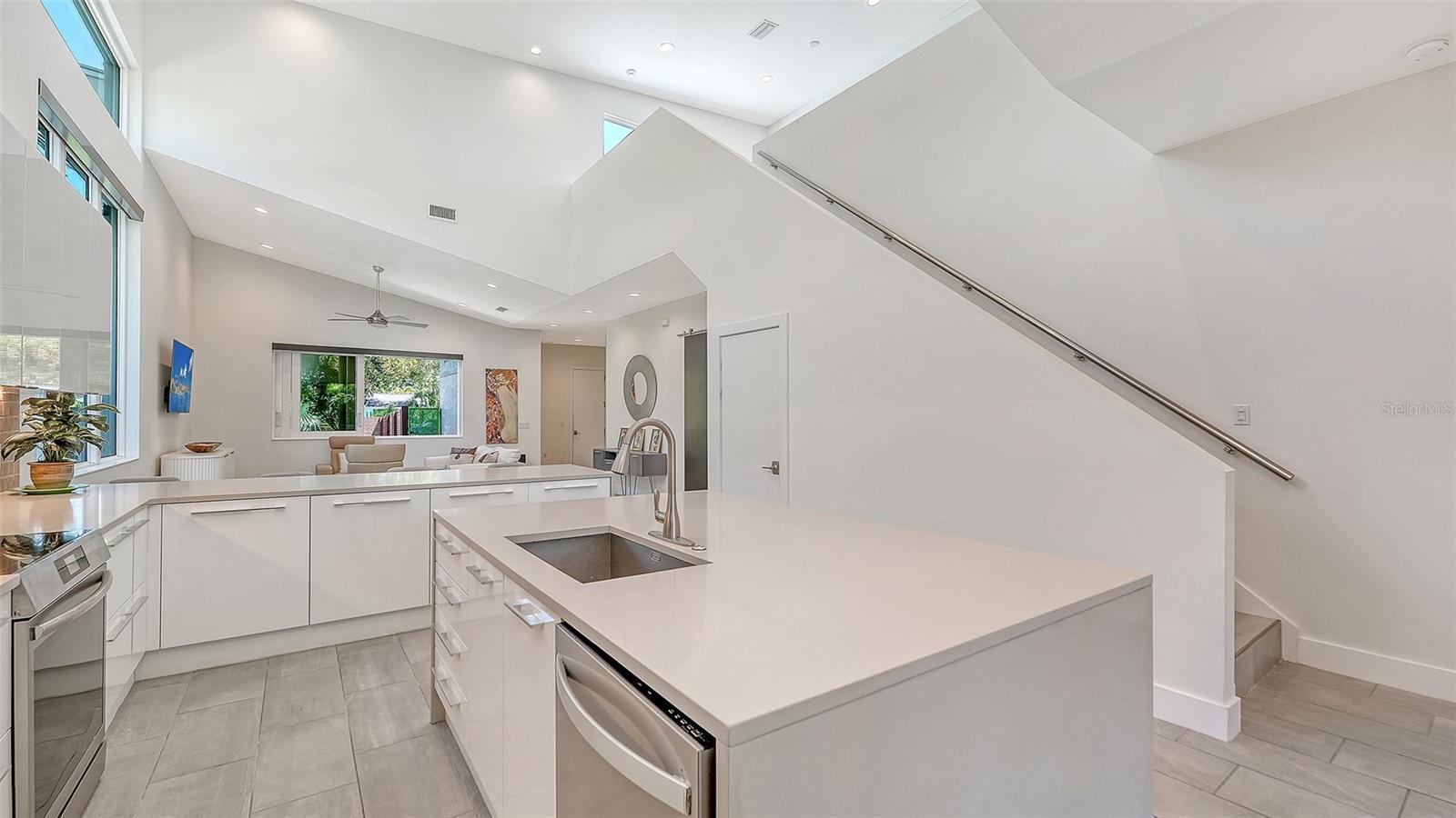 LA LINDA TERRACE - Residential