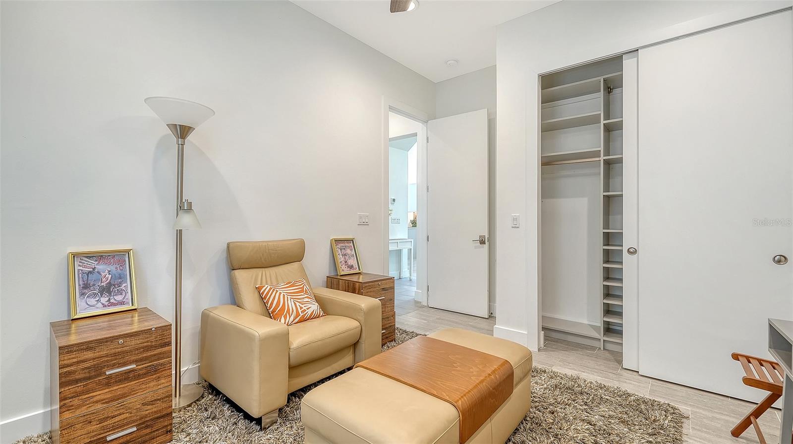 LA LINDA TERRACE - Residential