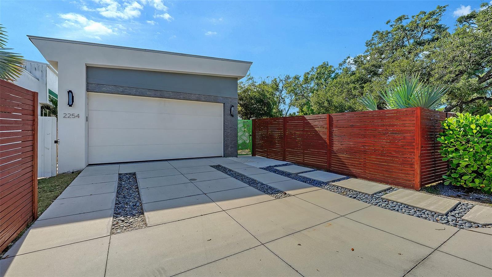 LA LINDA TERRACE - Residential
