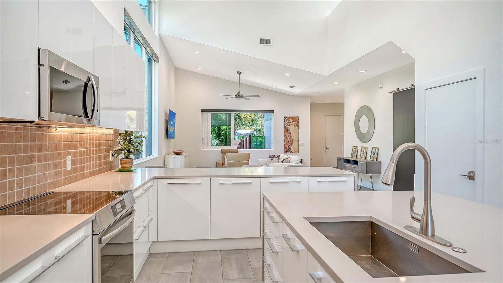LA LINDA TERRACE - Residential
