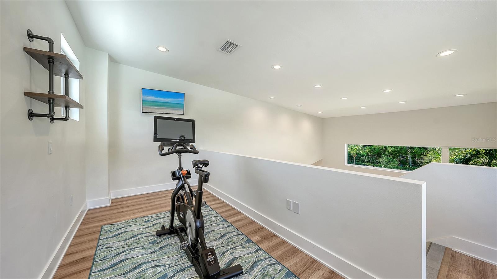 LA LINDA TERRACE - Residential